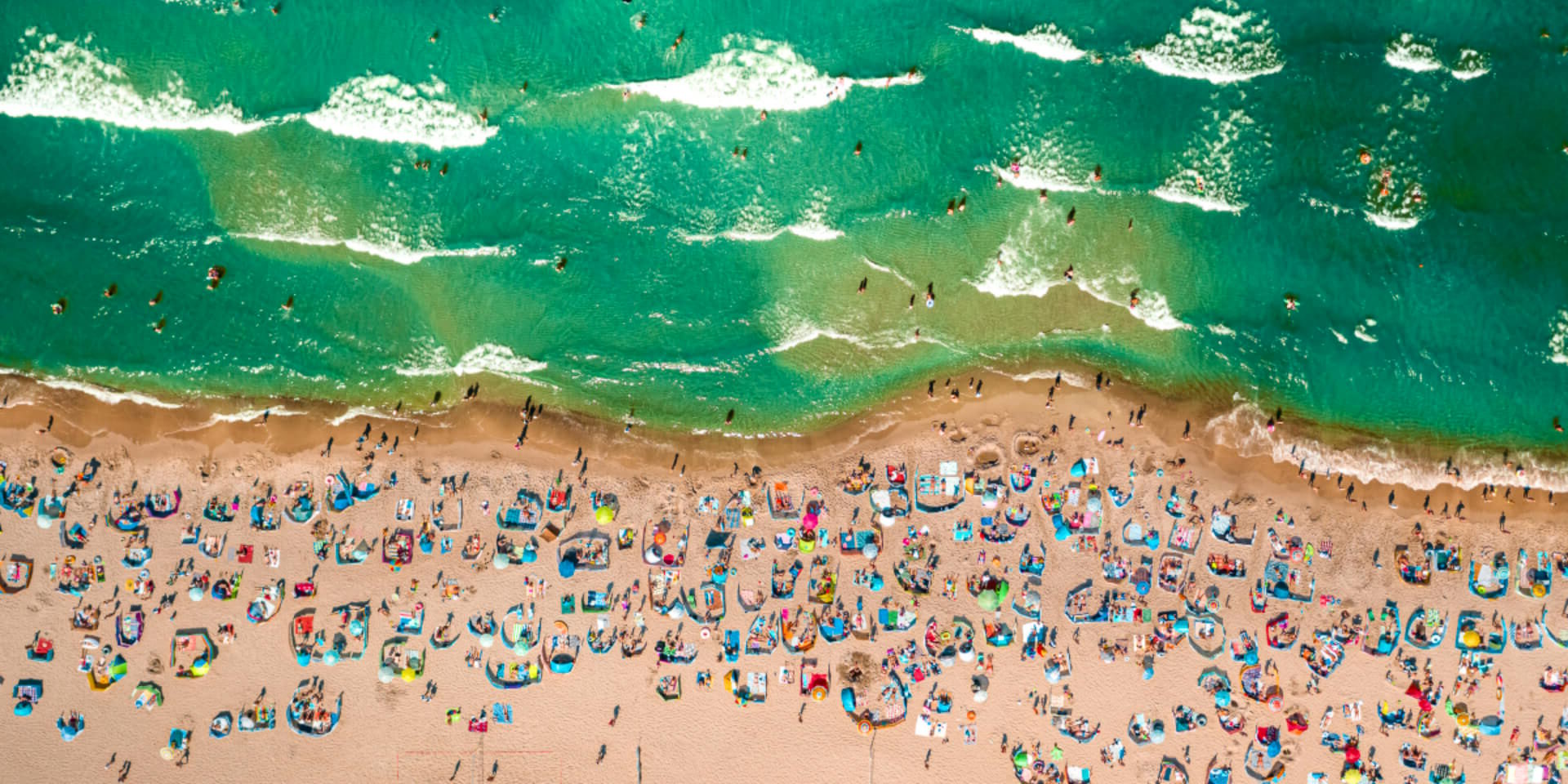 De La Côte Au Magasin : Comment Les Grandes Marques De Cosmétiques Réduisent La Pollution Plastique Des Océans